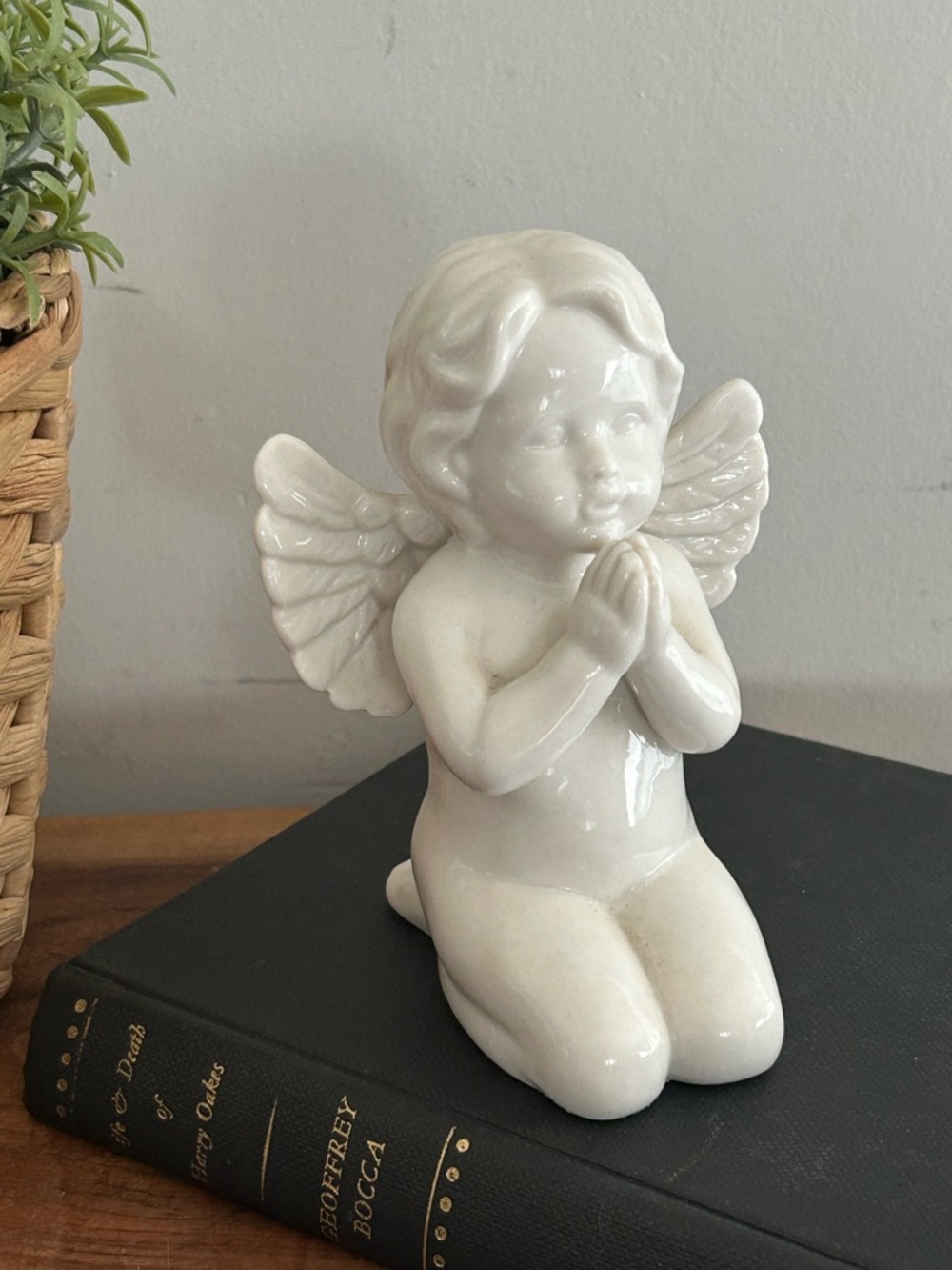 Beautiful Praying Angel Cherub Figurine Statue 4.5”H Ceramic White